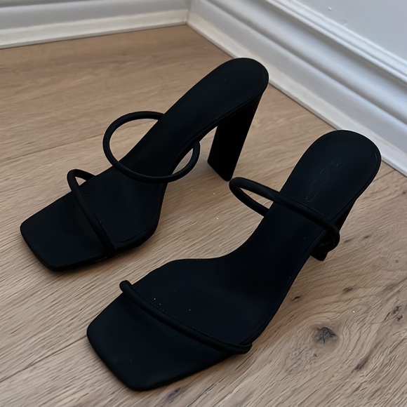 Classic Tony Bianco heel - Picture 2 of 3